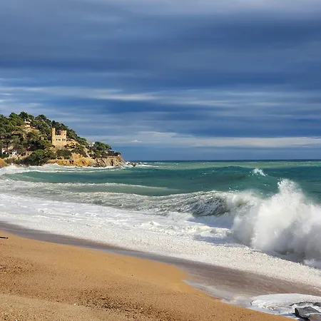Apartment La Maison Snoopy, 6-8 Persons, Near Beach, Seaview Lloret de Mar