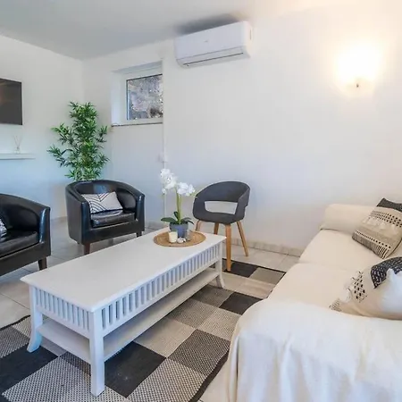 La Maison Snoopy, 6-8 Persons, Near Beach, Seaview Apartment *