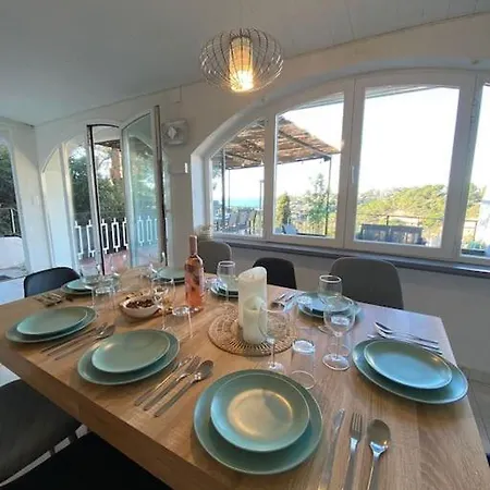 Apartment La Maison Snoopy, 6-8 Persons, Near Beach, Seaview Lloret de Mar