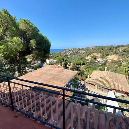 La Maison Snoopy, 6-8 Persons, Near Beach, Seaview Apartment Lloret de Mar