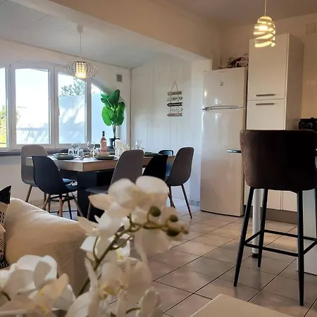 Apartment La Maison Snoopy, 6-8 Persons, Near Beach, Seaview *